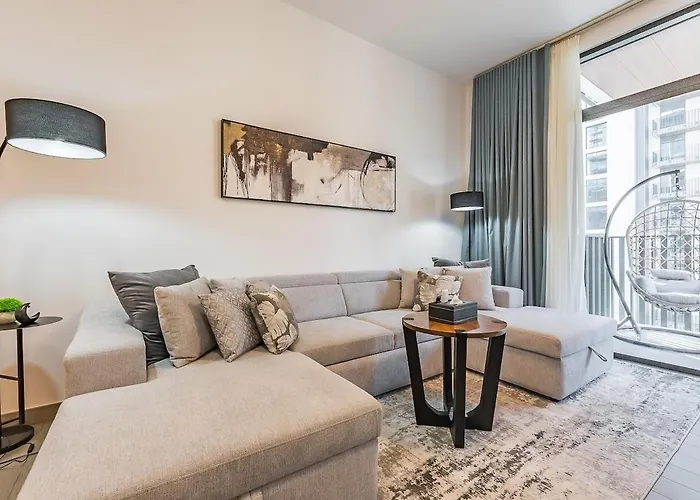 Modern & Luxury 1Br -Pool View - Kensington Waters