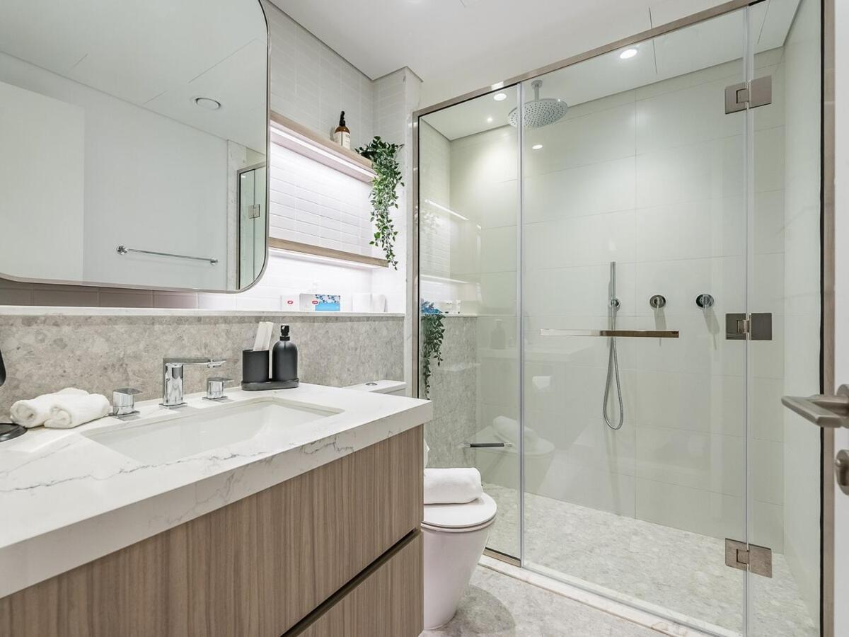 Modern & Luxury 1br -pool View - Kensington Waters *