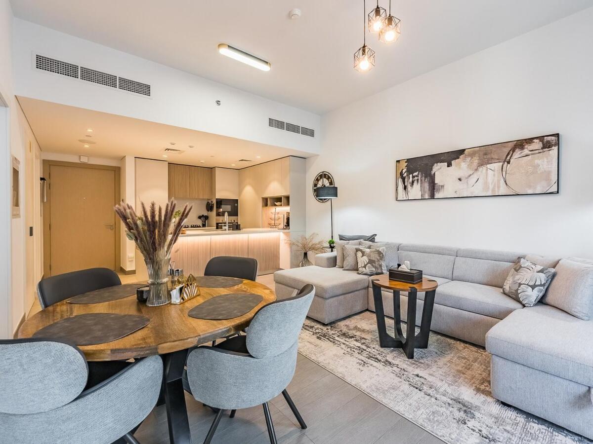 Modern & Luxury 1br -pool View - Kensington Waters *