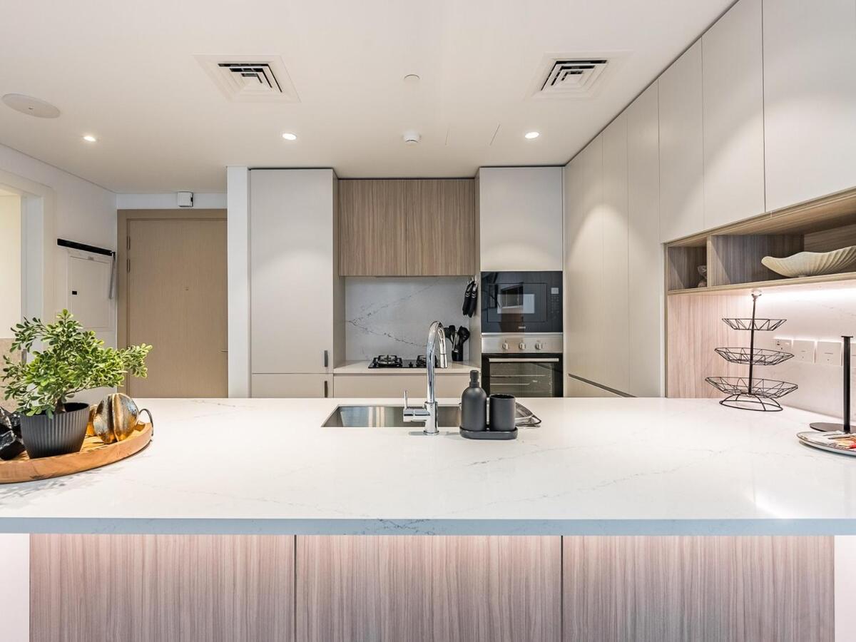 Modern & Luxury 1br -pool View - Kensington Waters * Dubai