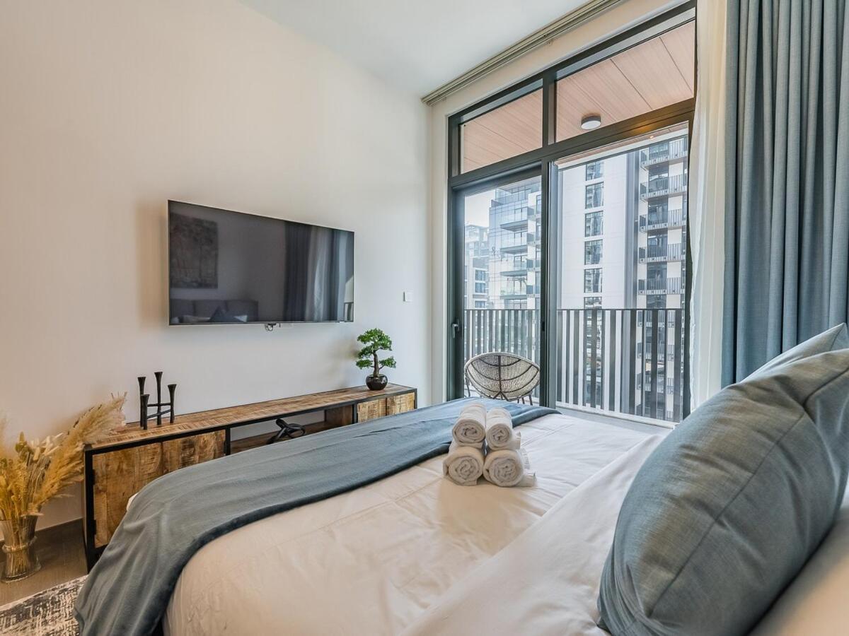 Modern & Luxury 1br -pool View - Kensington Waters Dubai
