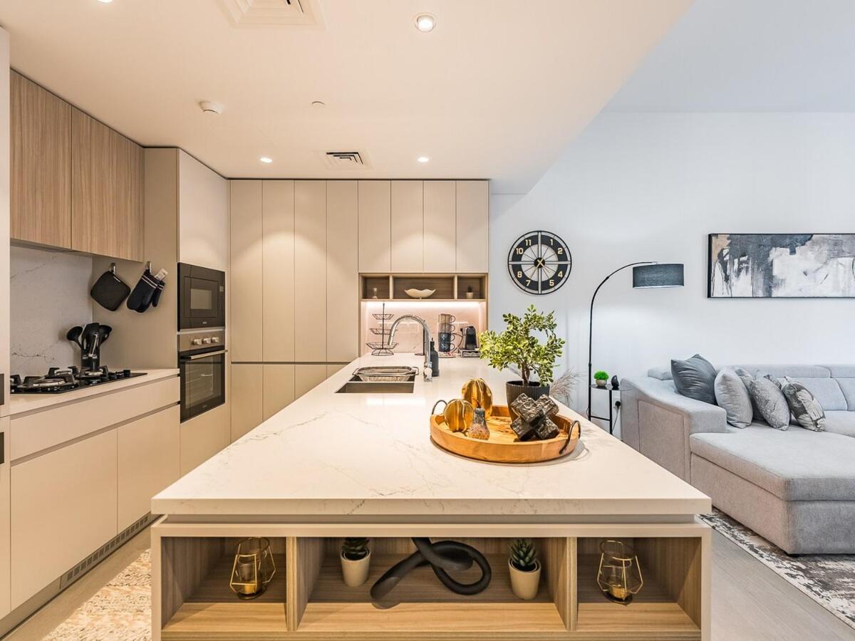 Modern & Luxury 1br -pool View - Kensington Waters Dubai