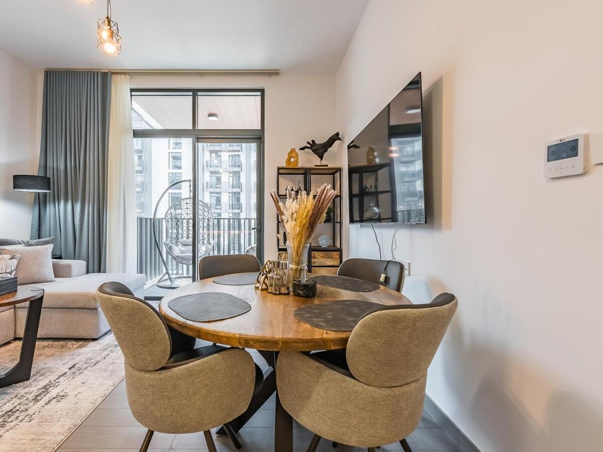 Modern & Luxury 1br -pool View - Kensington Waters * Dubai