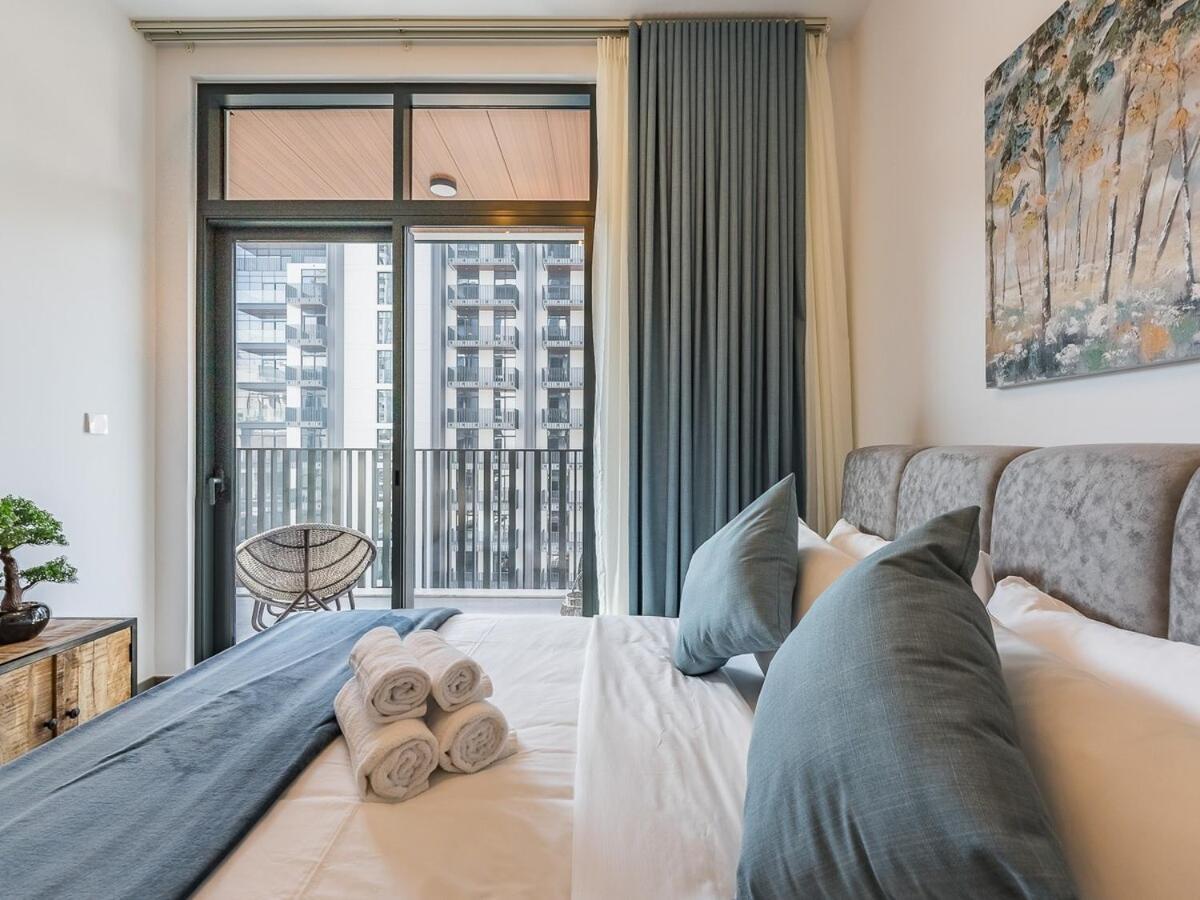 Modern & Luxury 1br -pool View - Kensington Waters Apartment
