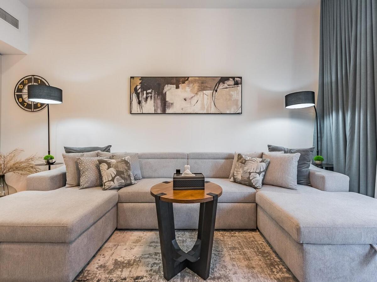 Modern & Luxury 1br -pool View - Kensington Waters Dubai