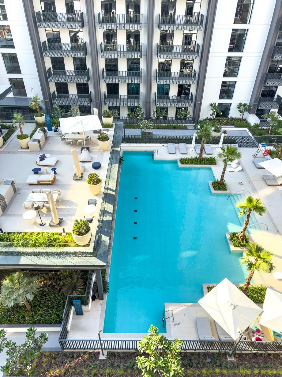 Modern & Luxury 1br -pool View - Kensington Waters Apartment